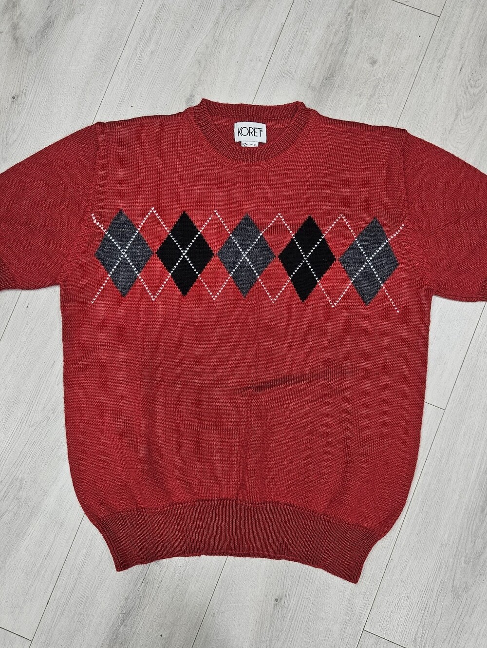 VTG Koret Red Argyle Diamond Sweater Short Sleeve Wool Blend Gray Black Sz M